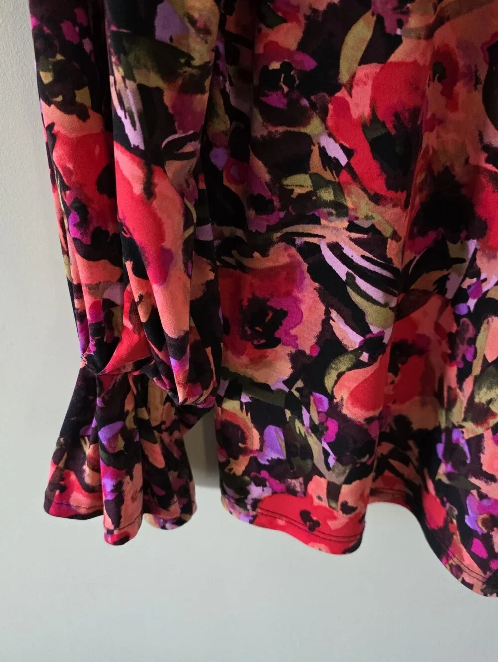 Laura XL Modern Contemporary Romantic Abstract Watercolour Floral Silky Knit Top - Picture 12 of 14